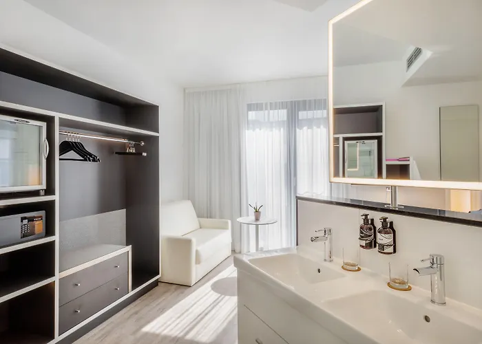 Hotel Innside By Melia Frankfurt Ostend 4*